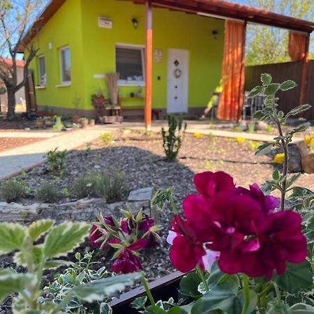 Arvisura Vendeghazak Family Friendly Transit Apartments Zsombo Exterior foto
