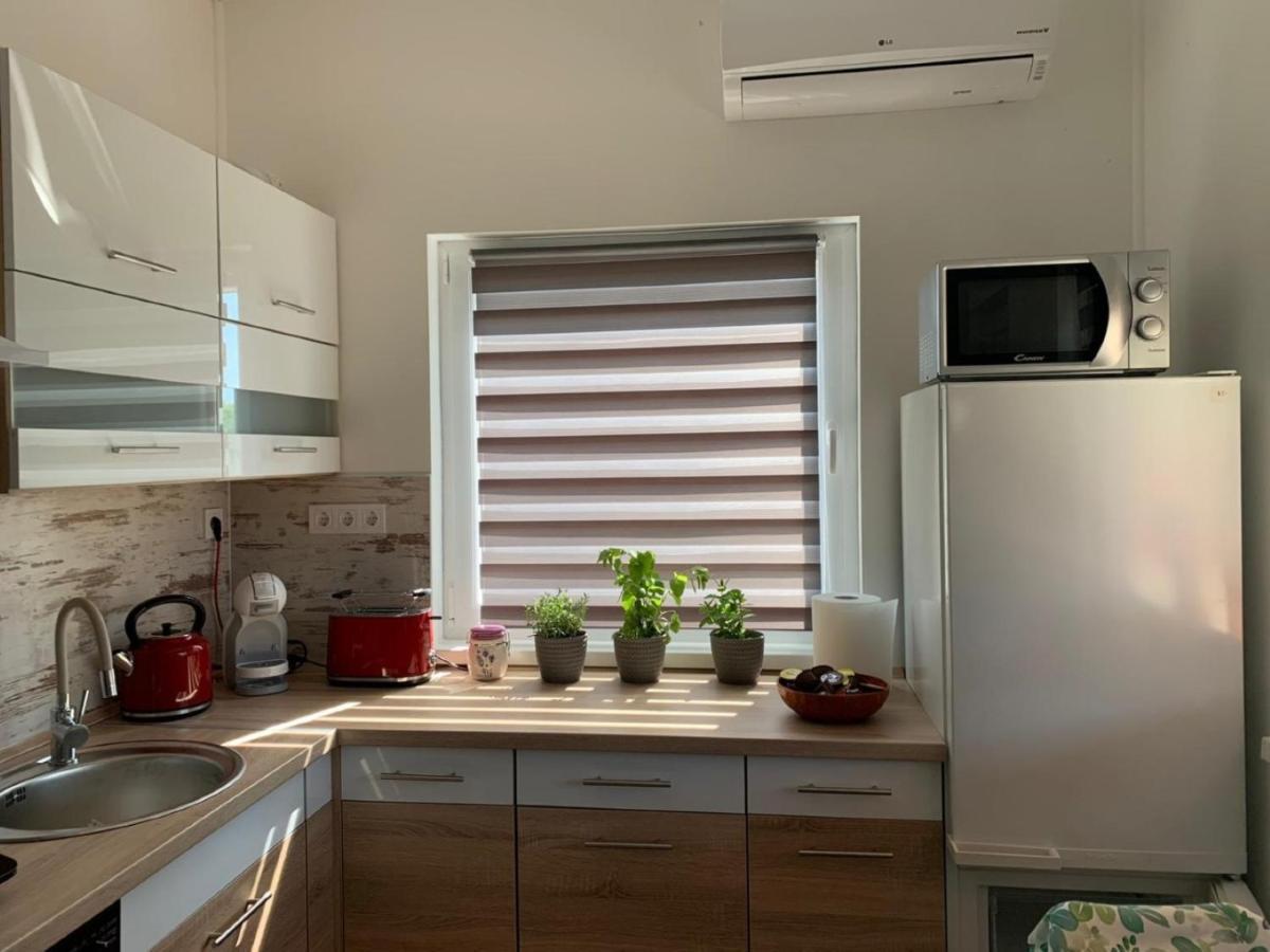 Arvisura Vendeghazak Family Friendly Transit Apartments Zsombo Exterior foto
