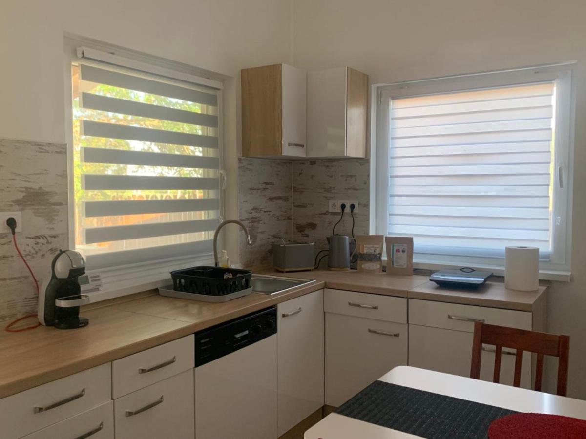 Arvisura Vendeghazak Family Friendly Transit Apartments Zsombo Exterior foto
