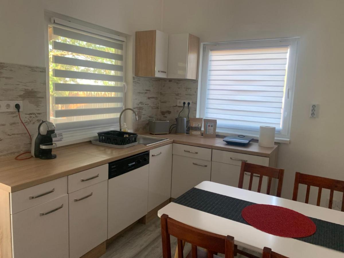 Arvisura Vendeghazak Family Friendly Transit Apartments Zsombo Exterior foto