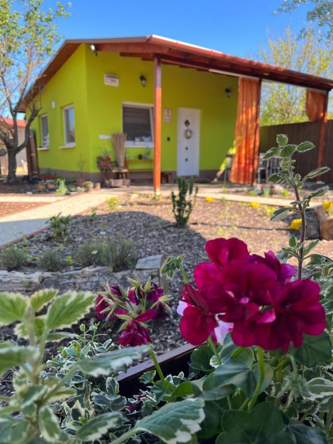 Arvisura Vendeghazak Family Friendly Transit Apartments Zsombo Exterior foto
