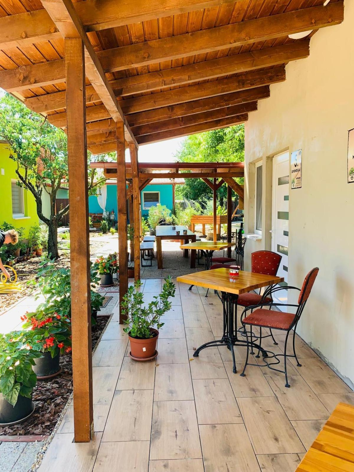 Arvisura Vendeghazak Family Friendly Transit Apartments Zsombo Exterior foto