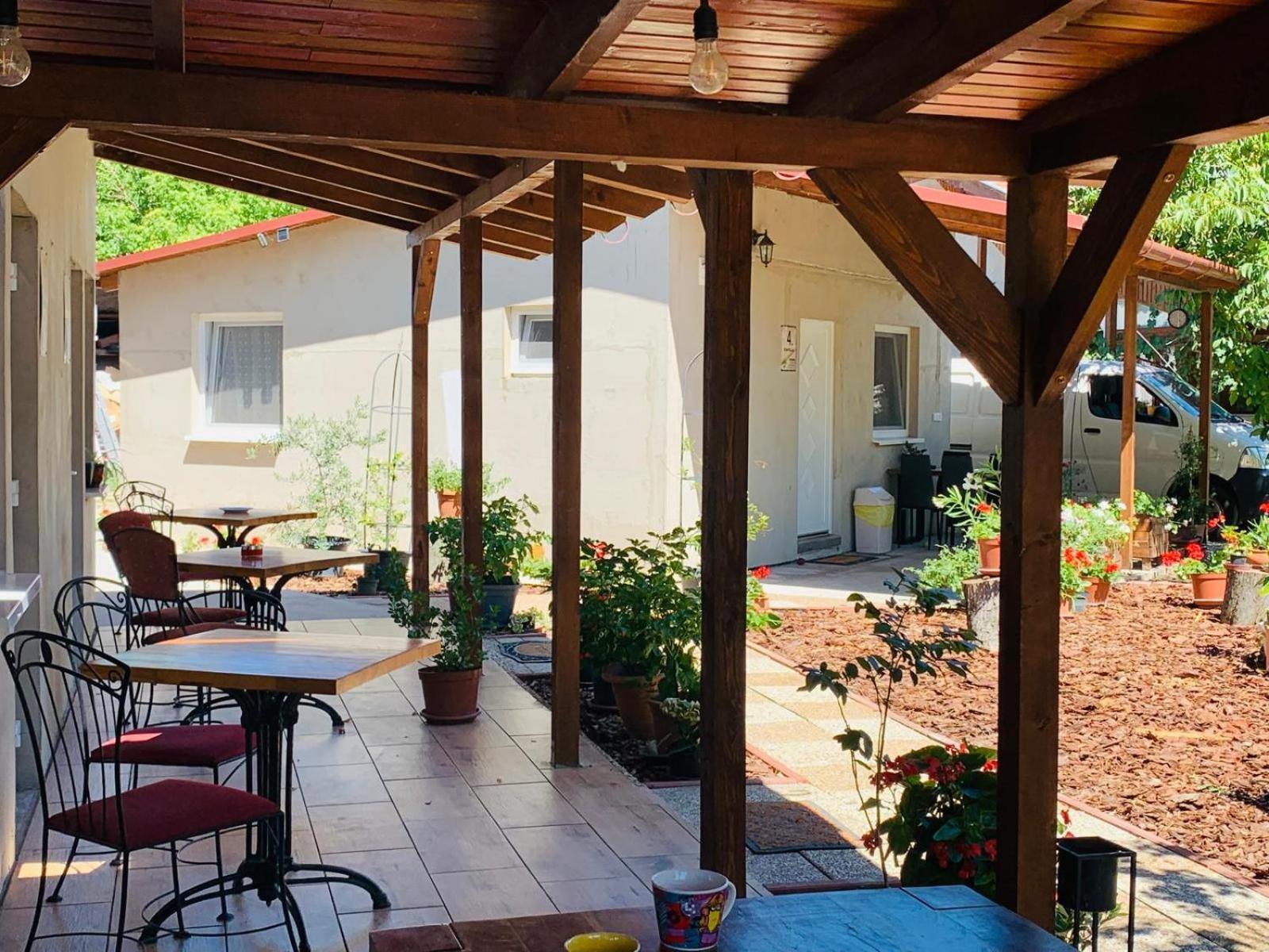 Arvisura Vendeghazak Family Friendly Transit Apartments Zsombo Exterior foto