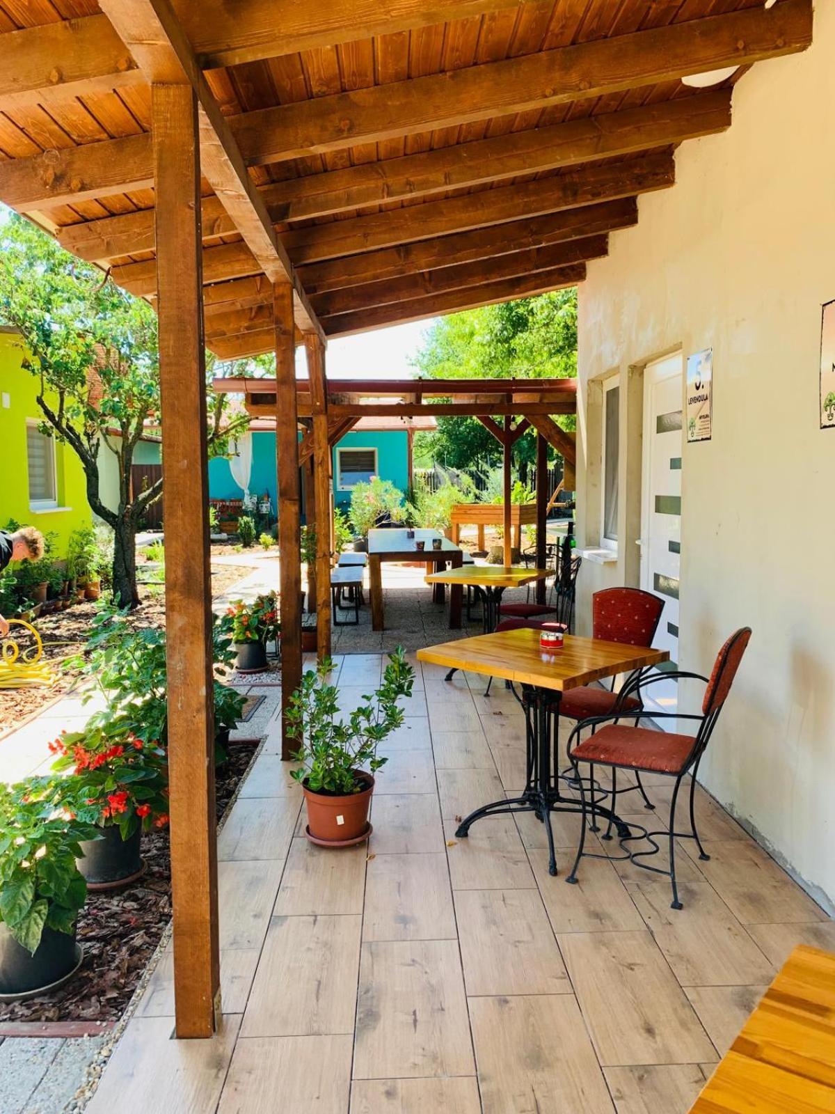 Arvisura Vendeghazak Family Friendly Transit Apartments Zsombo Exterior foto