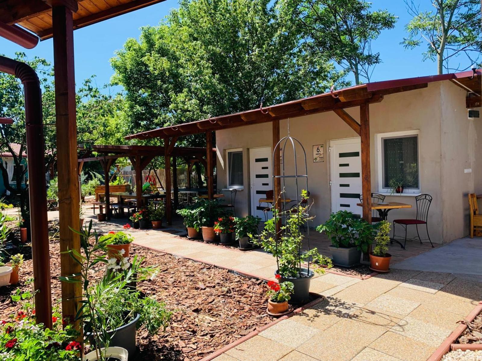 Arvisura Vendeghazak Family Friendly Transit Apartments Zsombo Exterior foto